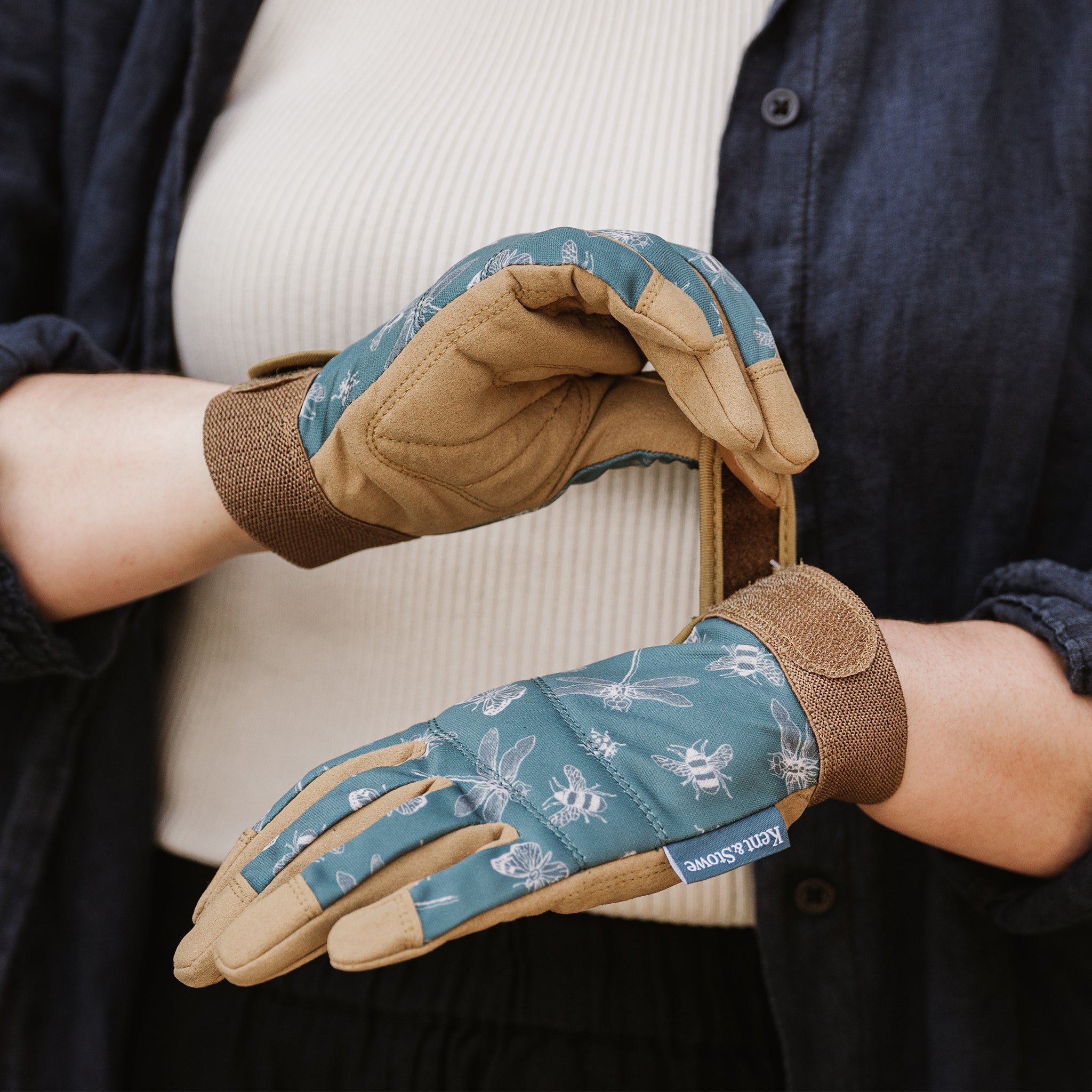 kent-stowe-teal-flutterbugs-comfort-handschuhe-small image 4