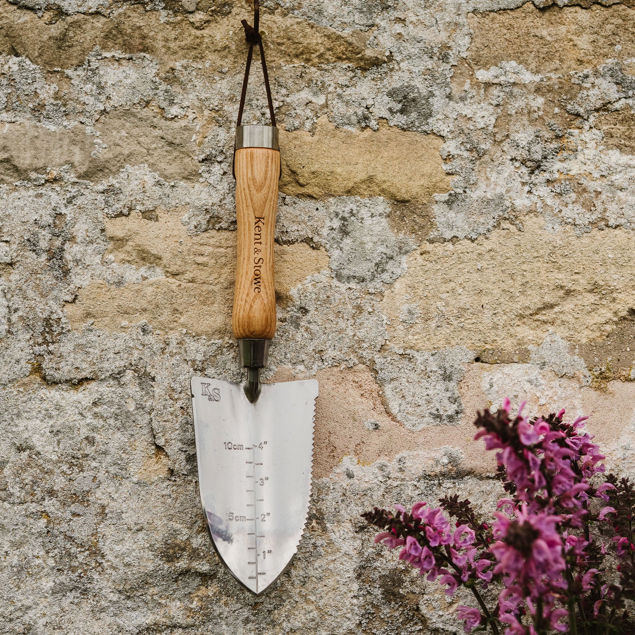 kent-stowe-the-capability-trowel-pflanzkelle-edelstahl-multifunktion image 3