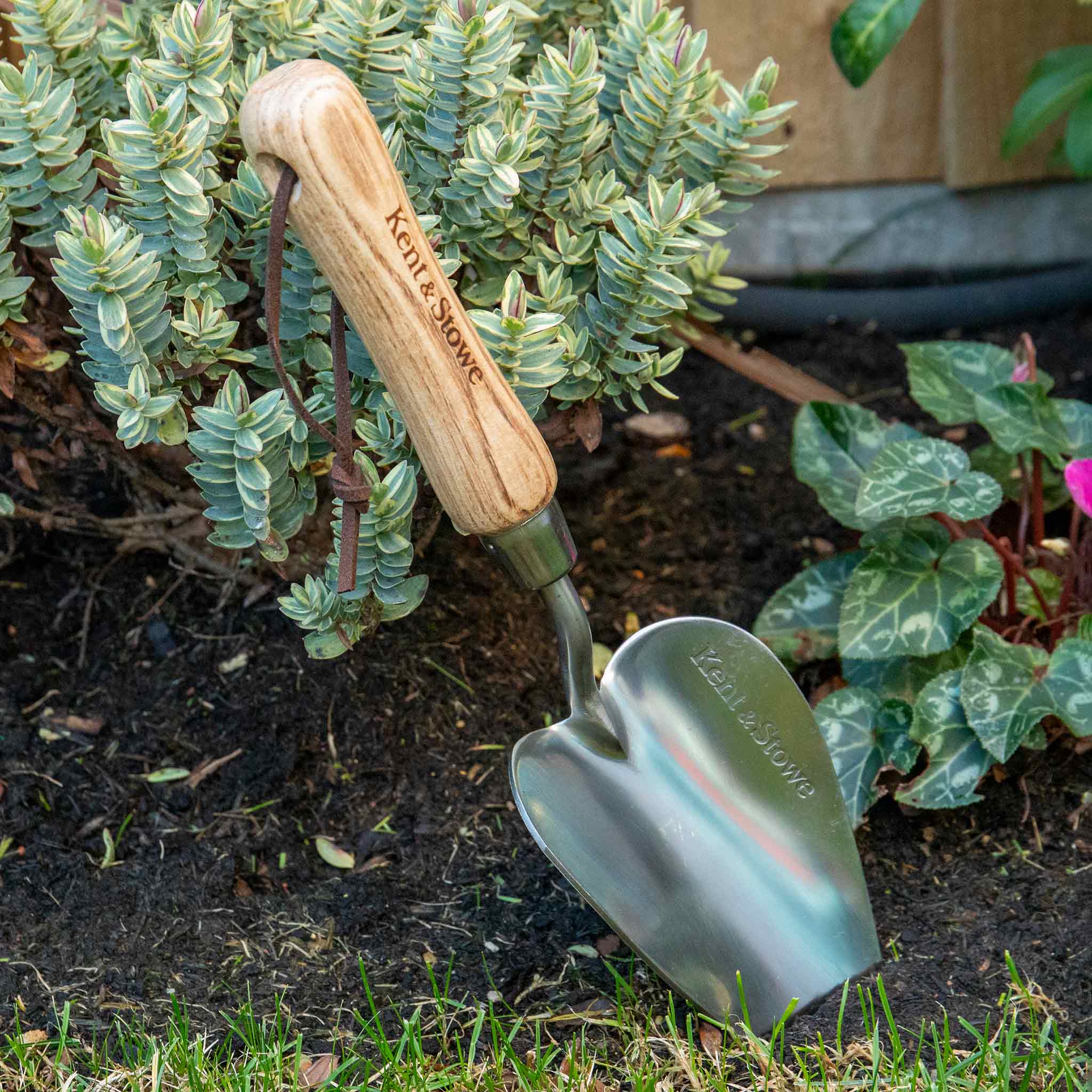 kent-stowe-stainless-steel-heart-shaped-trowel-herzkelle-edelstahl image 6