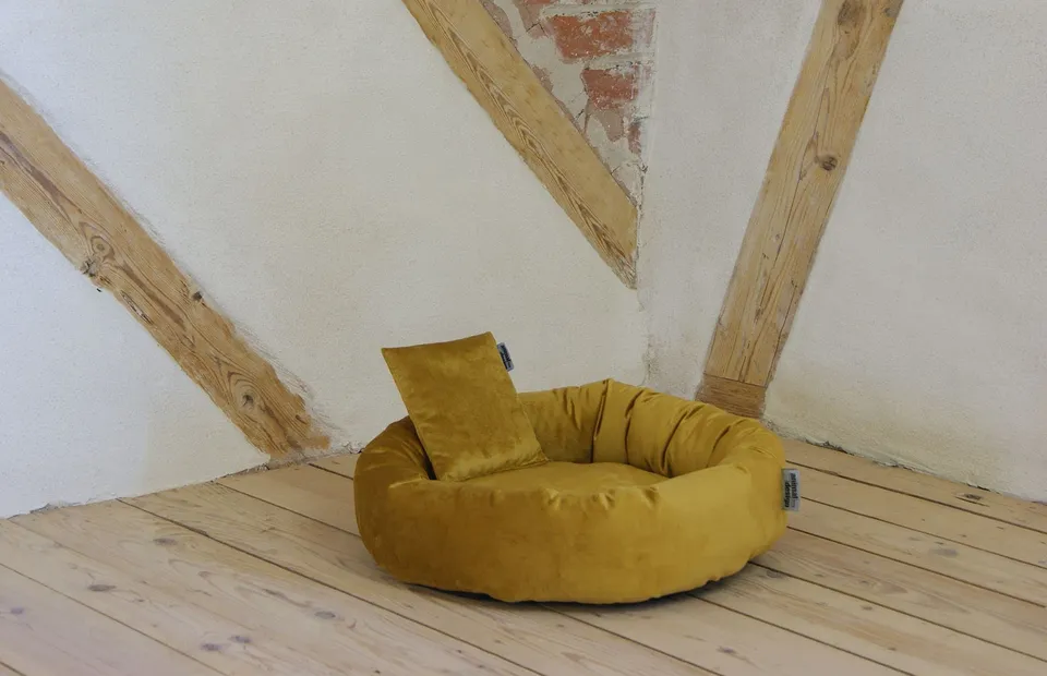 lycce-tierbett-kuschelinsel-samtweich-senf-gr-e-1-50-cm image 1