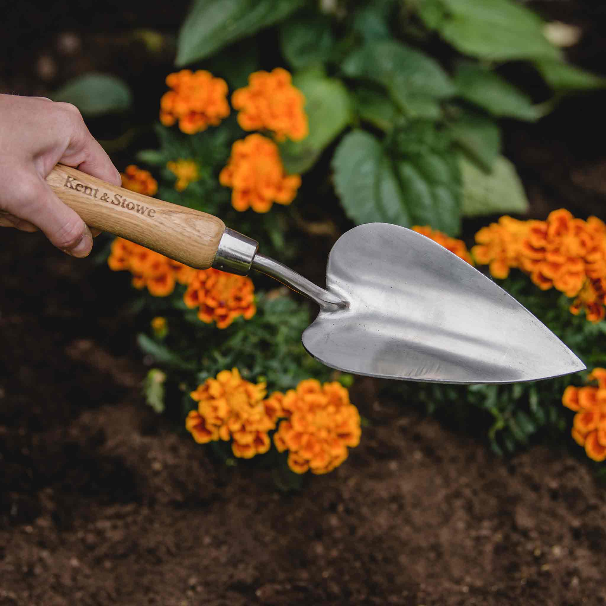 kent-stowe-stainless-steel-heart-shaped-trowel-herzkelle-edelstahl image 2