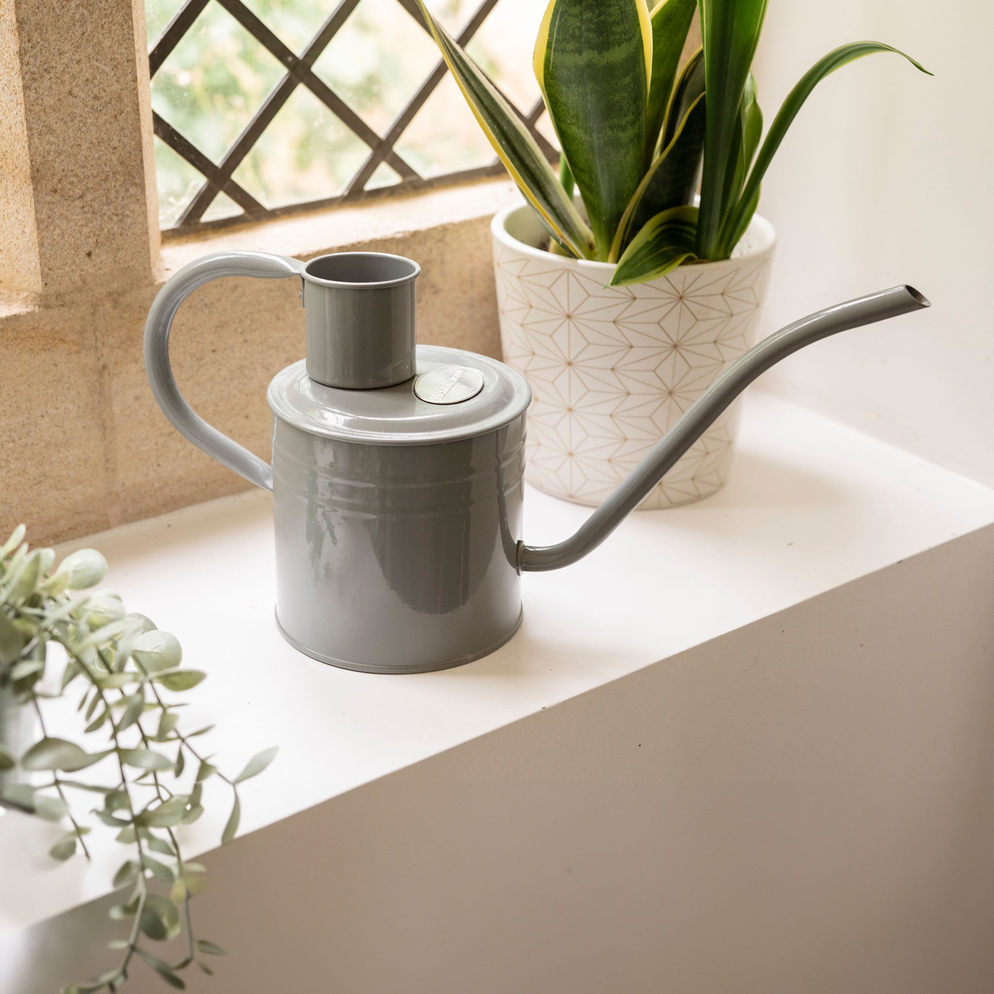 kent-stowe-indoor-metal-watering-can-warm-grey-1l-zimmergie-kanne image 3