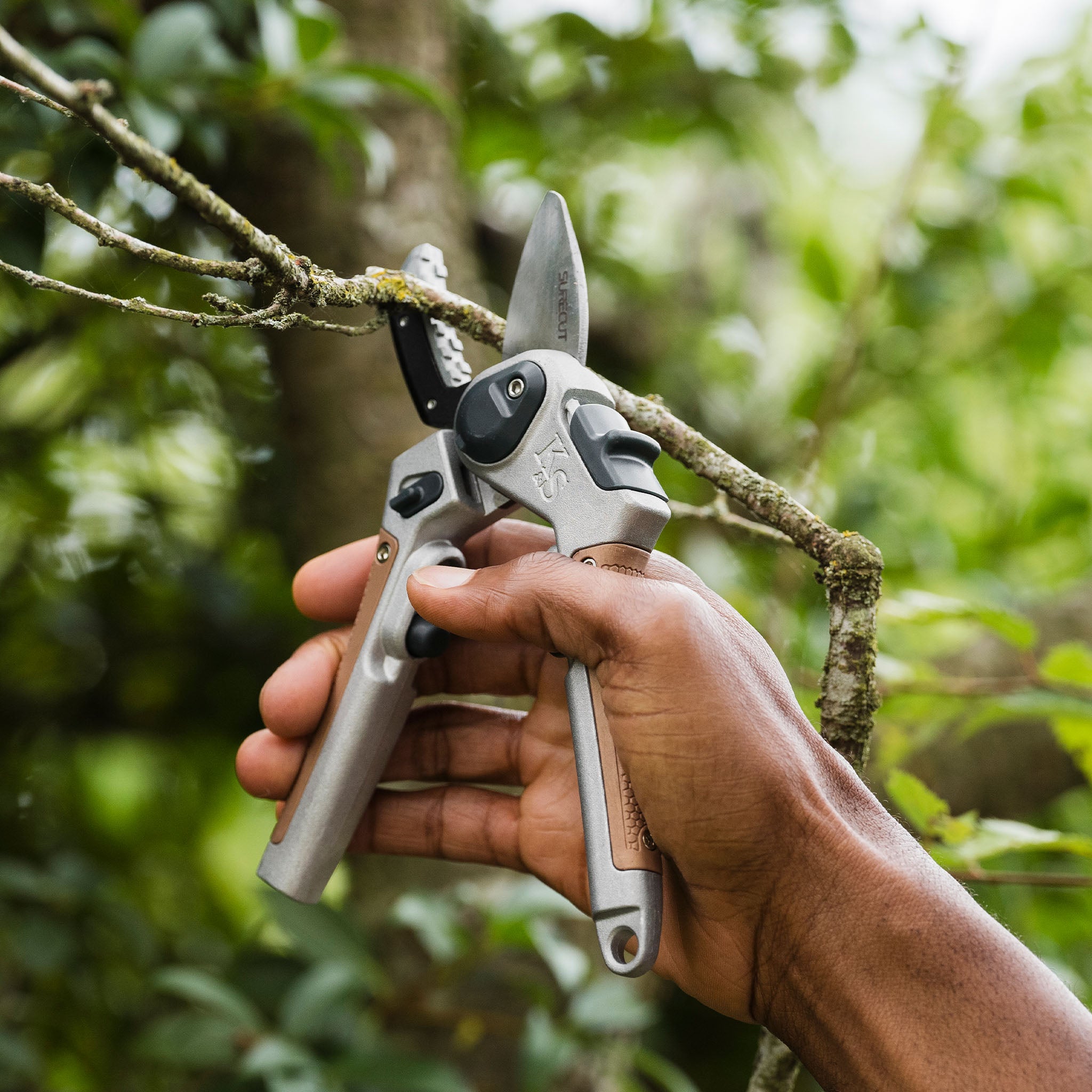 kent-stowe-surecut-hard-wood-lite-secateurs-gartenschere image 4